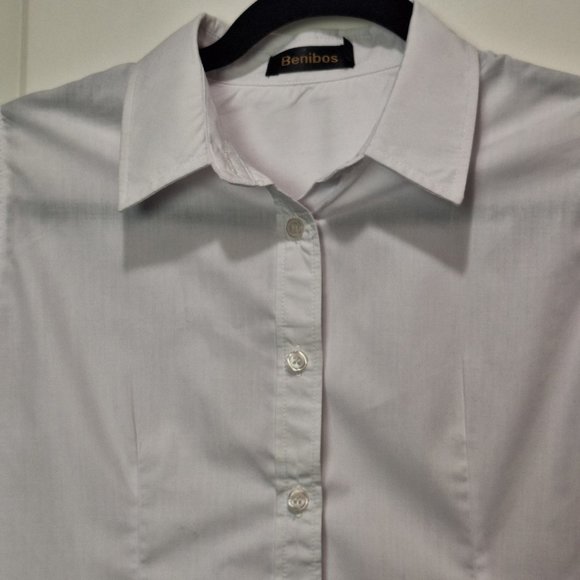 NWOT White Collared Button Down Shirt - Picture 3 of 4